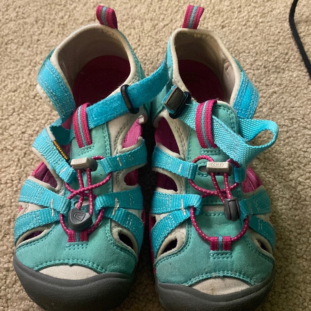 Closed toe sandals